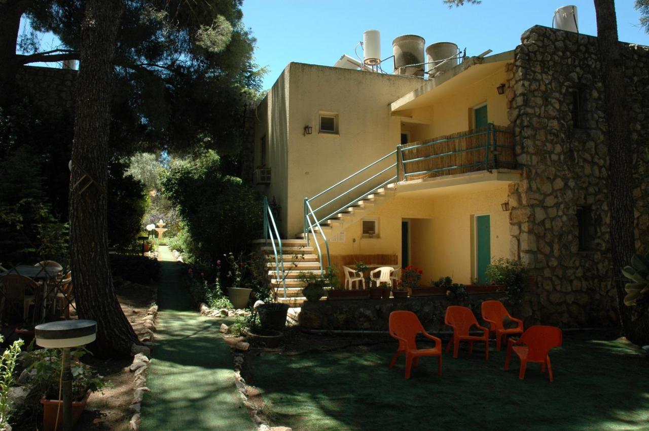 Safed Inn Room photo