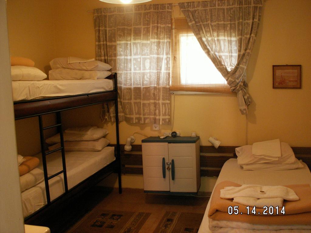 Safed Inn Room photo